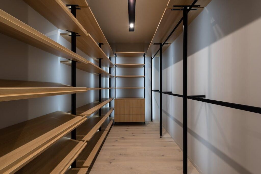 4-Types-of-modern-wardrobe-designs-in-2022-Cosyhome-Building-Industry-Limited-Cosyhome-cabinet20